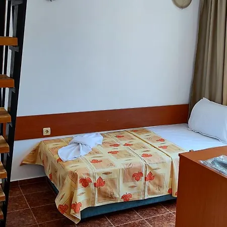 бреза Hostel *